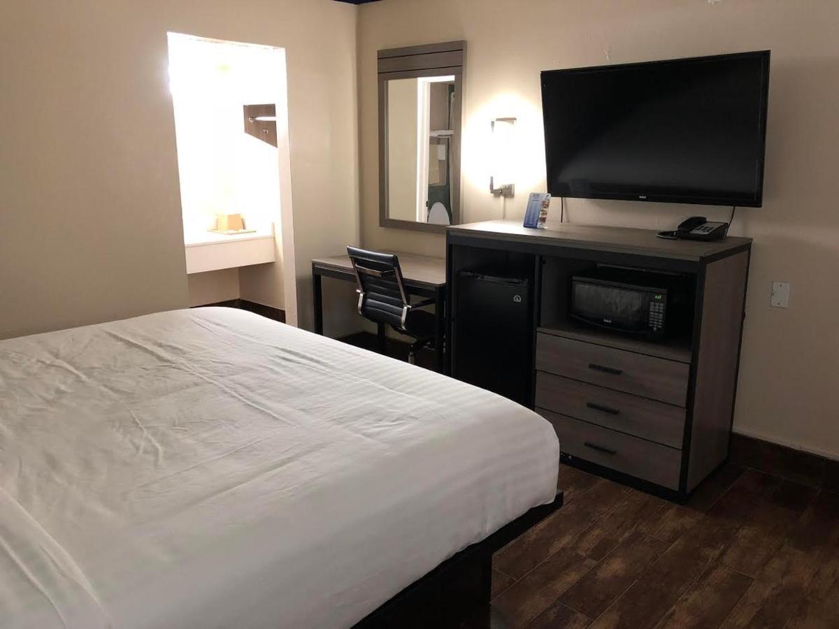 Travelers Inn And Suites Wharton ภายนอก รูปภาพ
